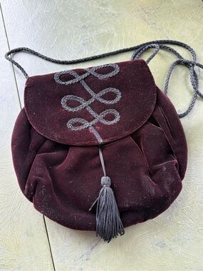 Vintage Velvet Tassel Crossbody Bag - Burgundy